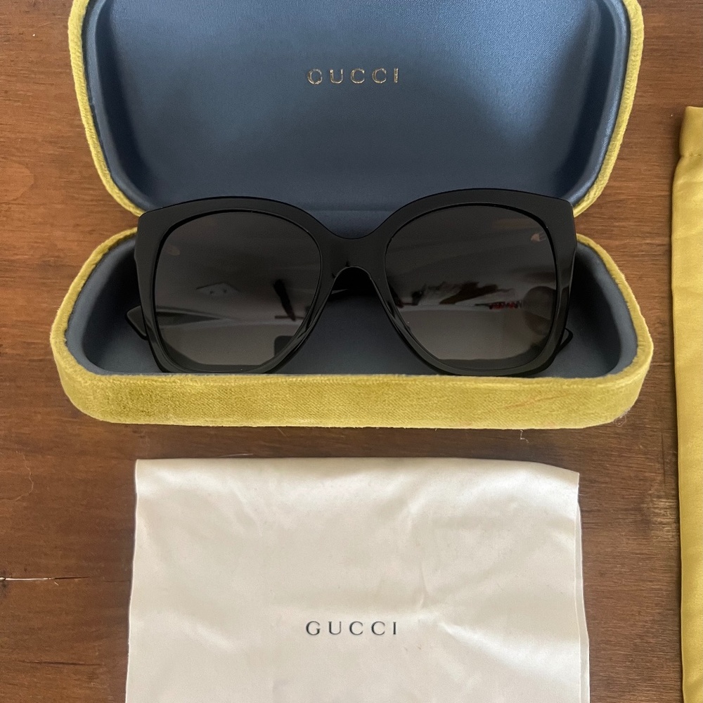 Gucci Sunglasses GG0495S